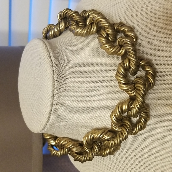 Zara Jewelry - Chic & Chunky Zara Necklace